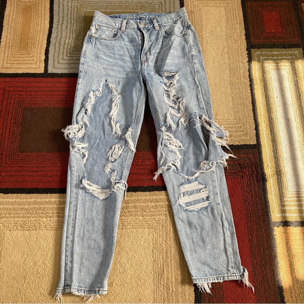 American Eagle Distressed Light Wash Mom Jeans Size 2